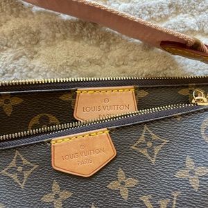 Pink strap mini pochette bag